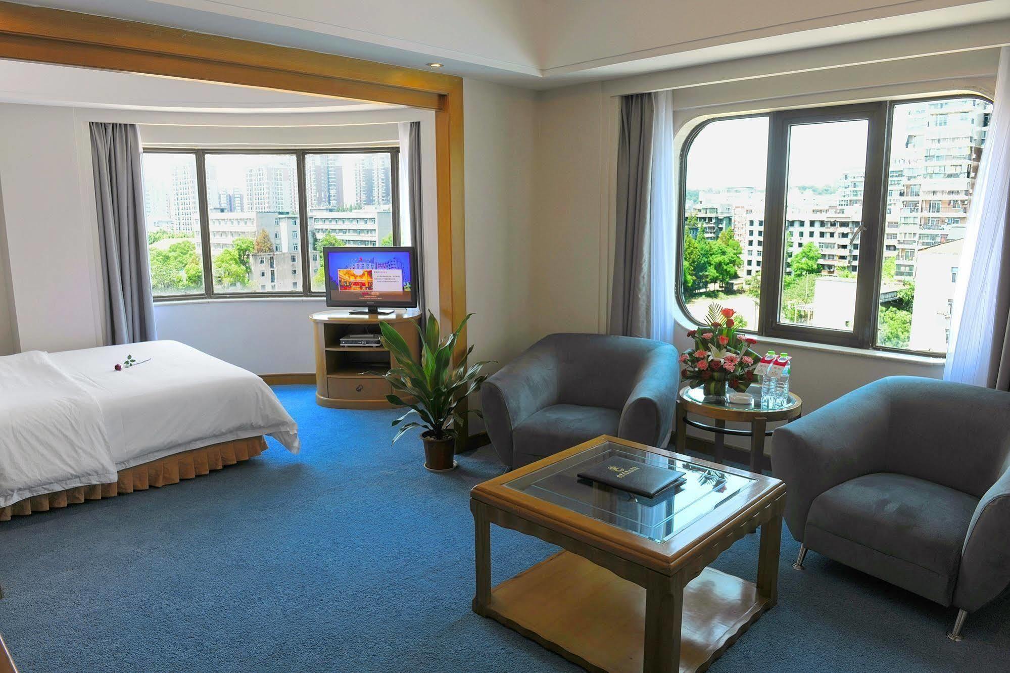 Crown Hotell Wuhan Eksteriør bilde