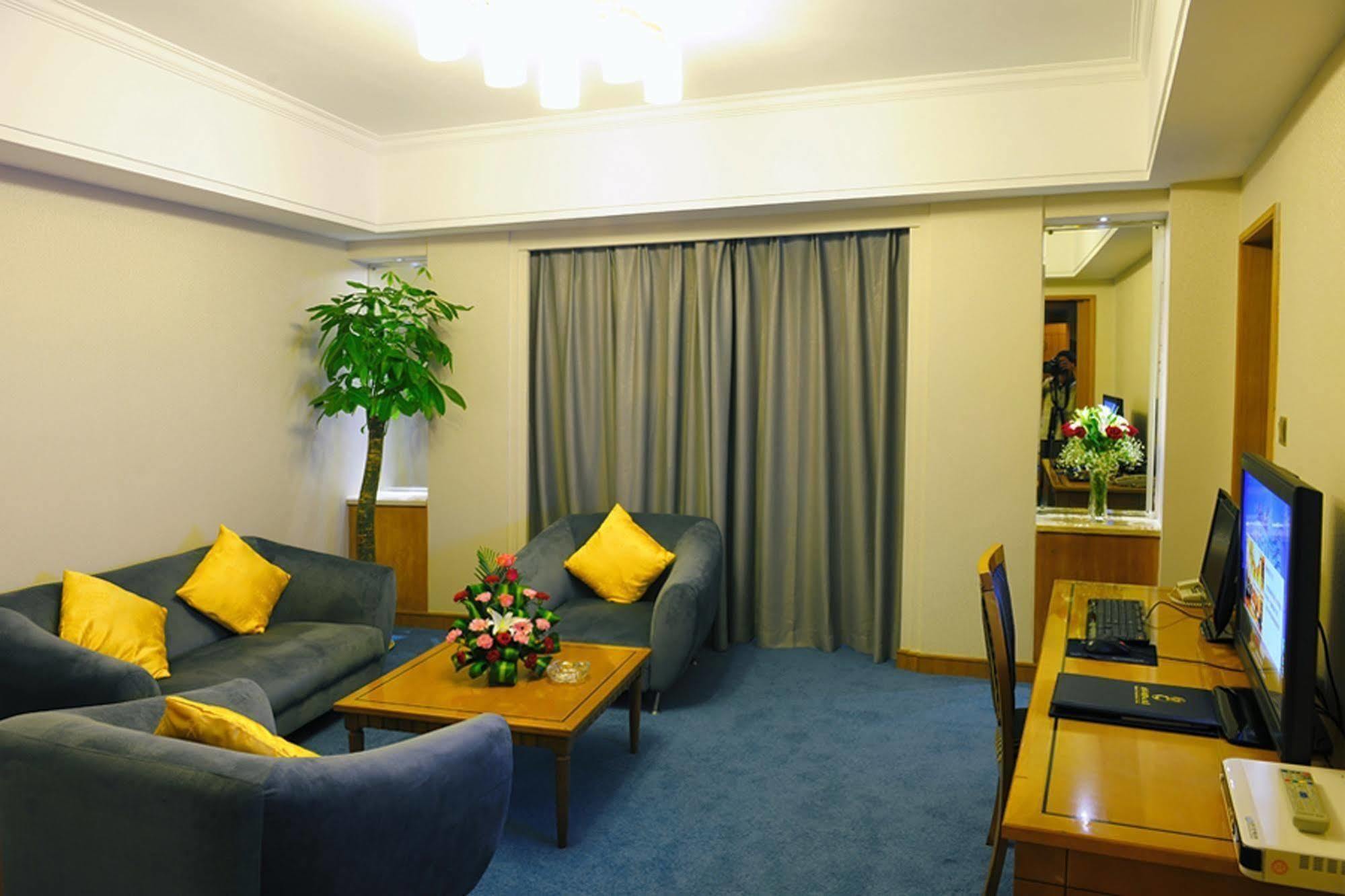 Crown Hotell Wuhan Eksteriør bilde