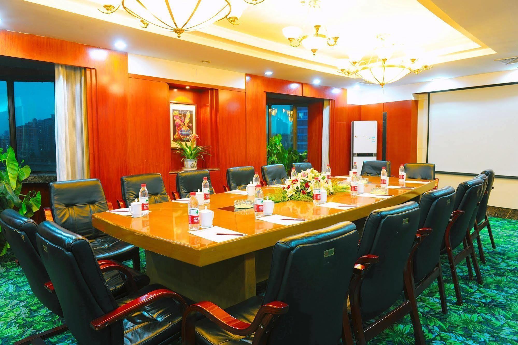 Crown Hotell Wuhan Eksteriør bilde