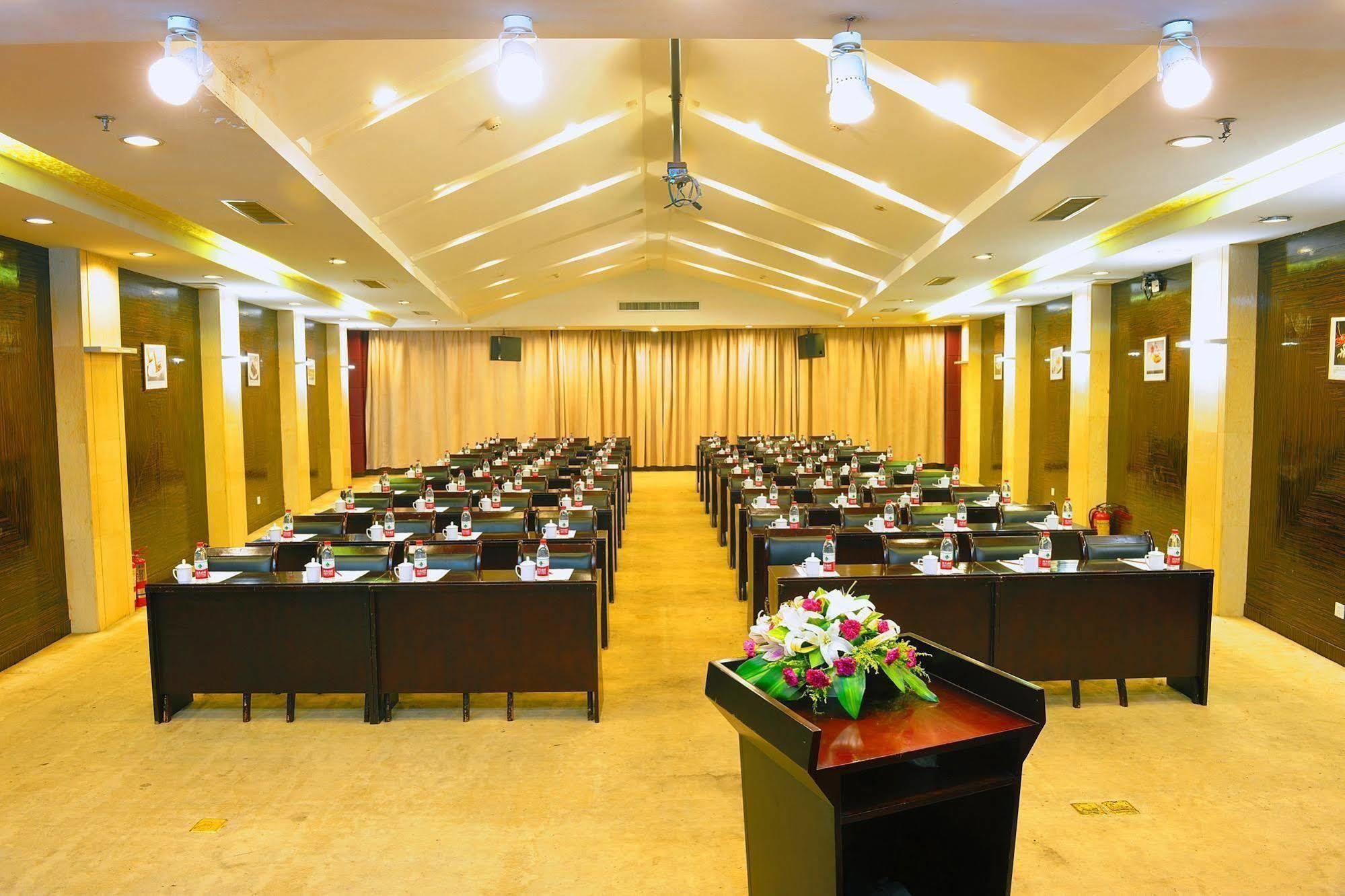 Crown Hotell Wuhan Eksteriør bilde
