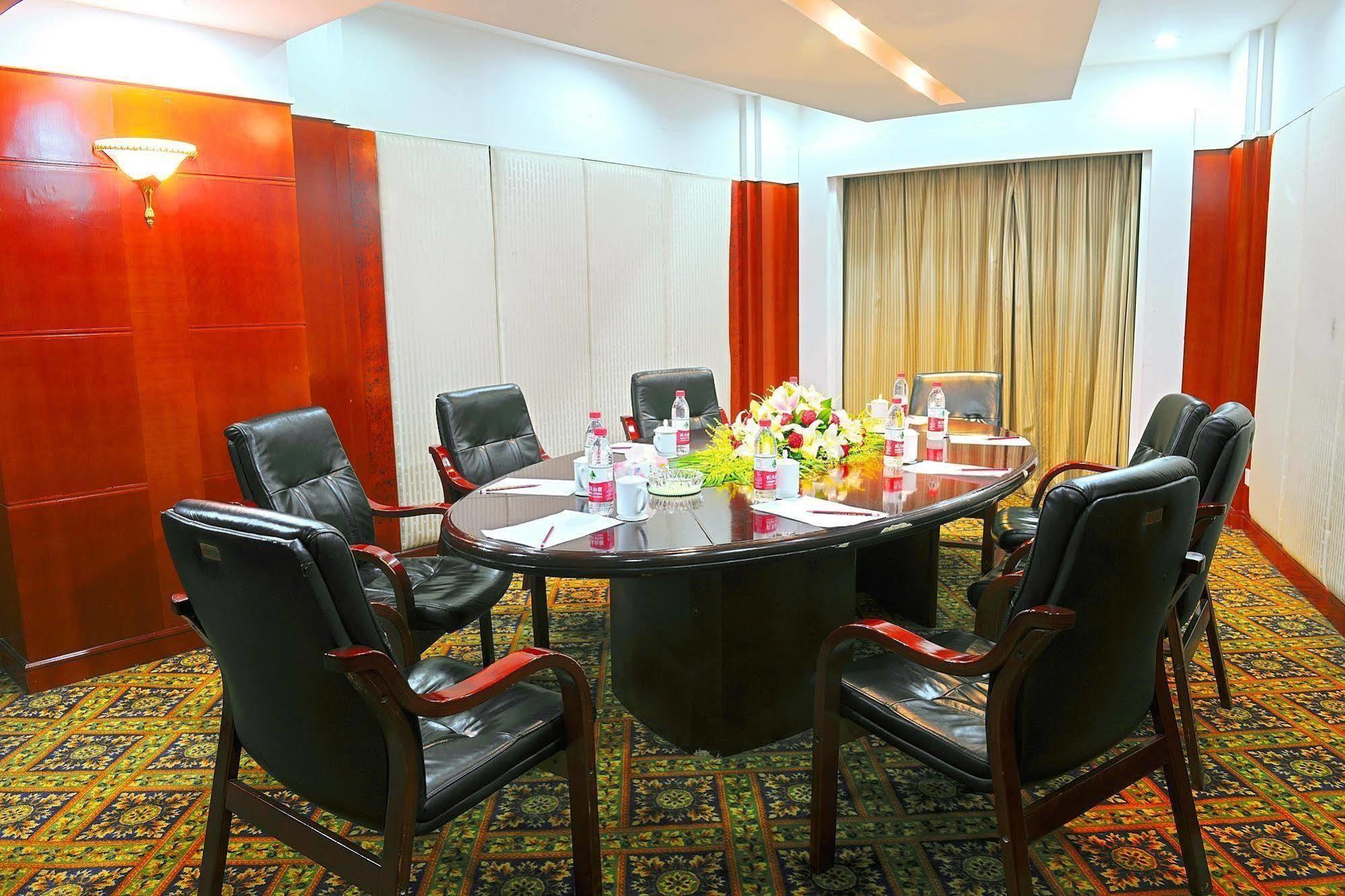 Crown Hotell Wuhan Eksteriør bilde